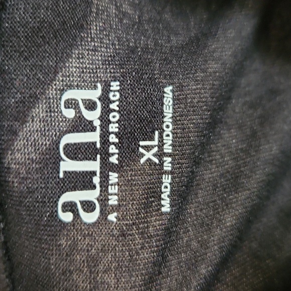 NWT Women's top - Picture 5 of 6